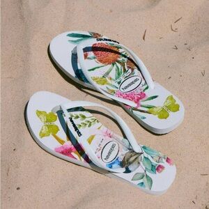 NWT Havaianas Slim Flora Flip Flop 🌸🐛
